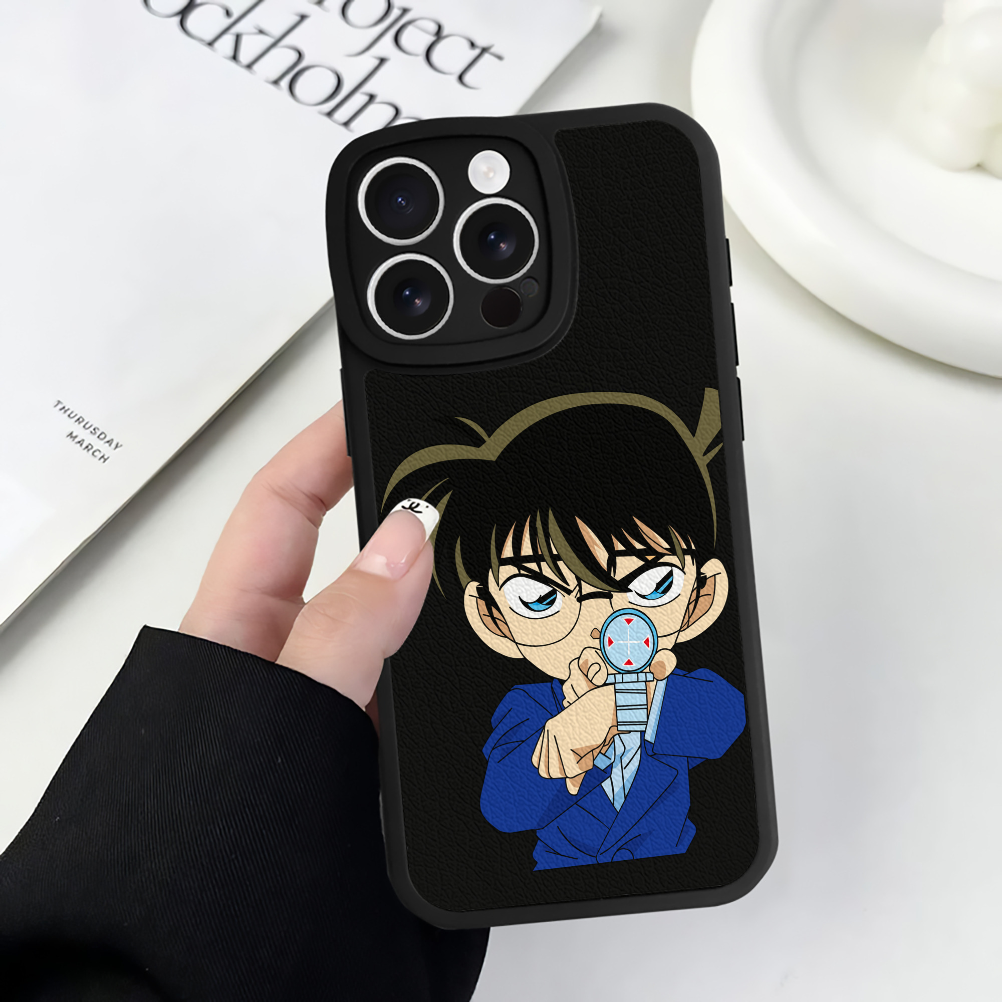 （画像用） 名探偵コナン 江戸川 コナン Detective Conan Conan Edogawa 【iPhone 16シリーズ対応】シリコンスマホケース（レザー調） 材質：シリコン